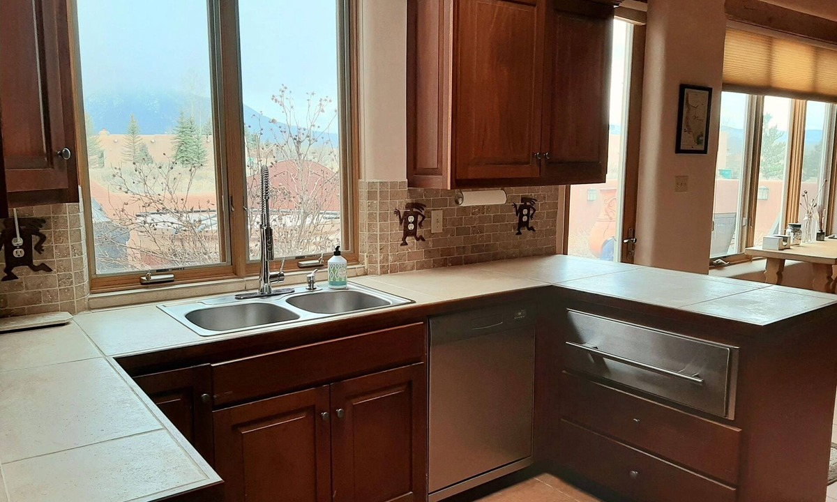 El Prado House | Casa Del Cielo- Your Taos home with an amazing view!