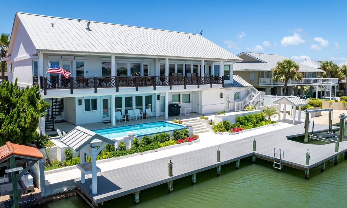Key Allegro House | Casa Delfín - Family/Fun/Modern - Key Allegro location with panoramic bay views