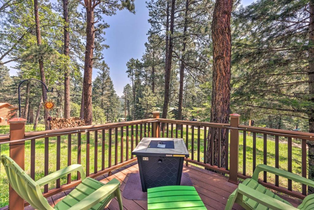 Cloudcroft House | Casa Verde Cabin with Fire Pit 4 Mi to Ski