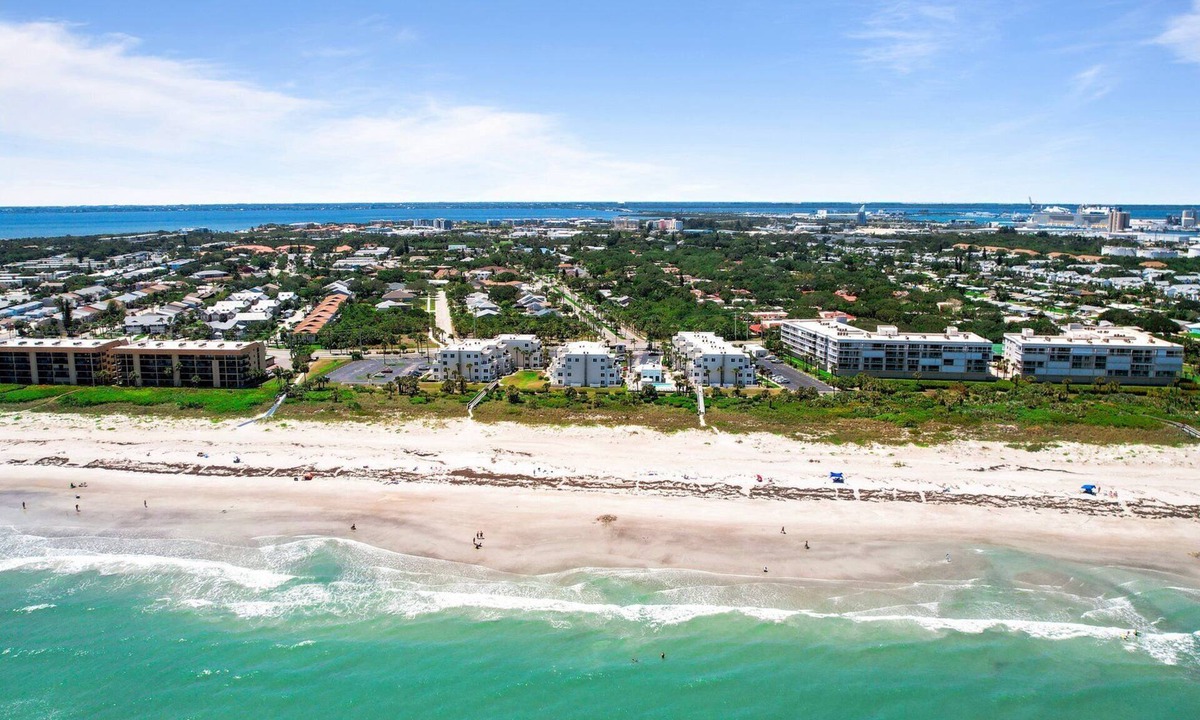 Cocoa Isles House | Catalina Cove - World Famous Cocoa Beach!