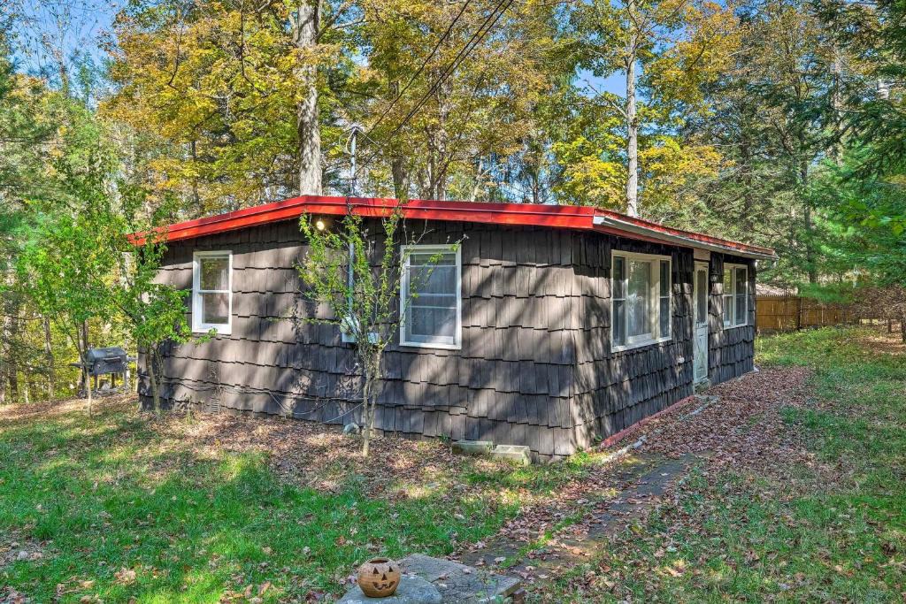 East Durham House | Catskill Mtn Home with Deck about 1 Miles to Zoom Flume!