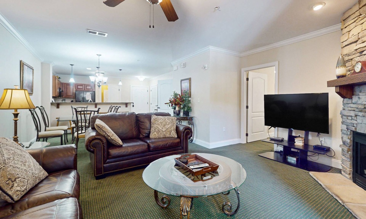 Gatlinburg Condo | Central condo with private balcony, free attraction tickets, & pool/hot tub