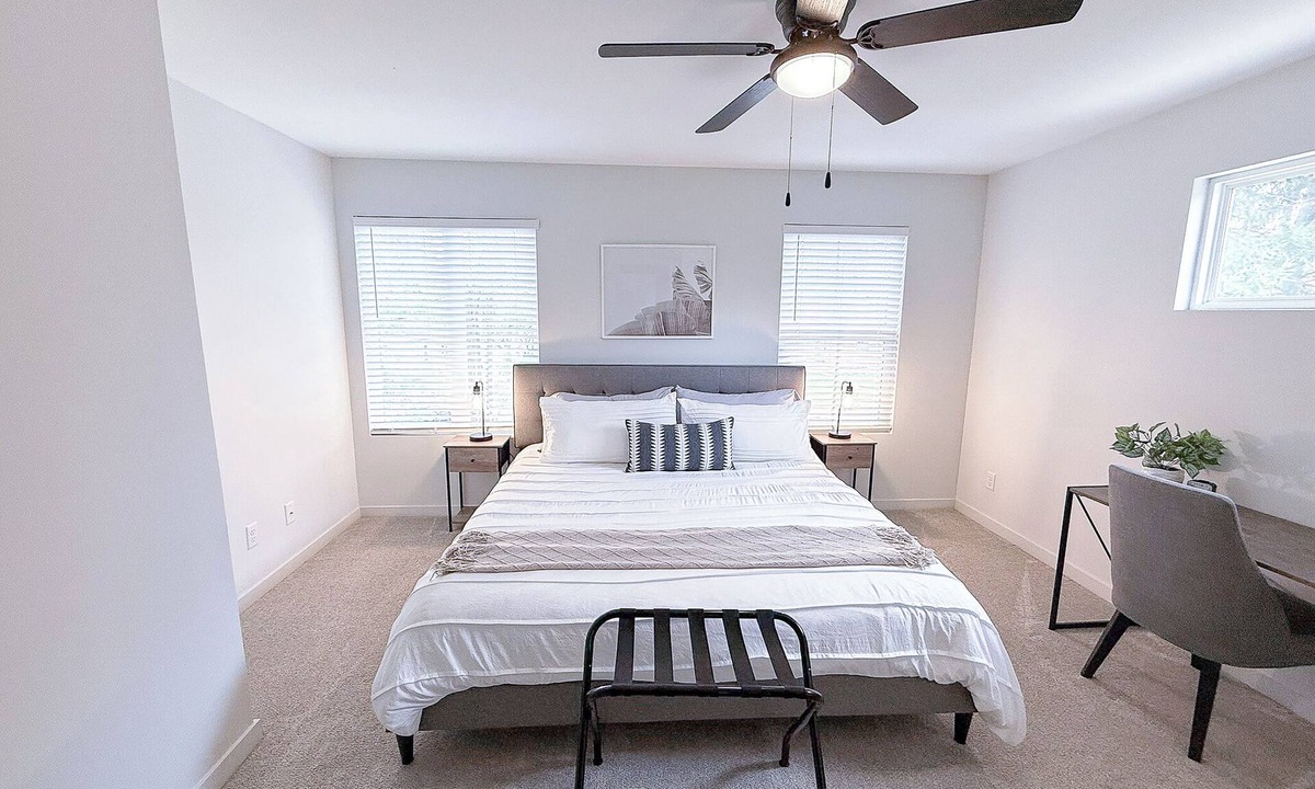 Grand Rapids House | Central Luxe 5BR/4 Ensuite BA: 2 Miles from Downtown, Grill & Outdoor Seating