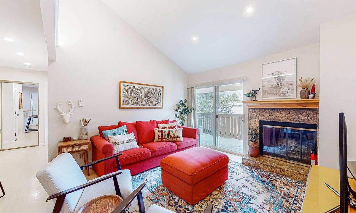 Avon Condo | Centrally located condo with balcony, deck, & W/D - walk to ski lifts