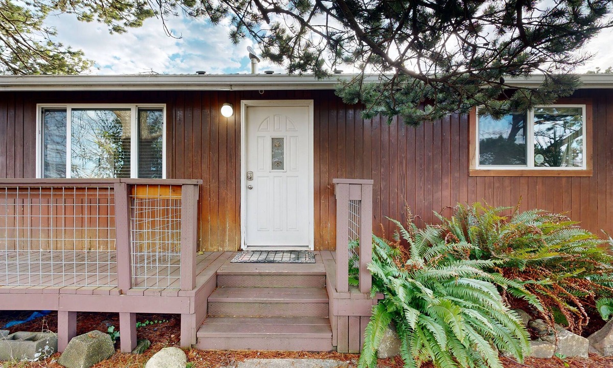 Seaside House | Centrally-located, dog-friendly home w/a deck overlooking a beautiful waterway