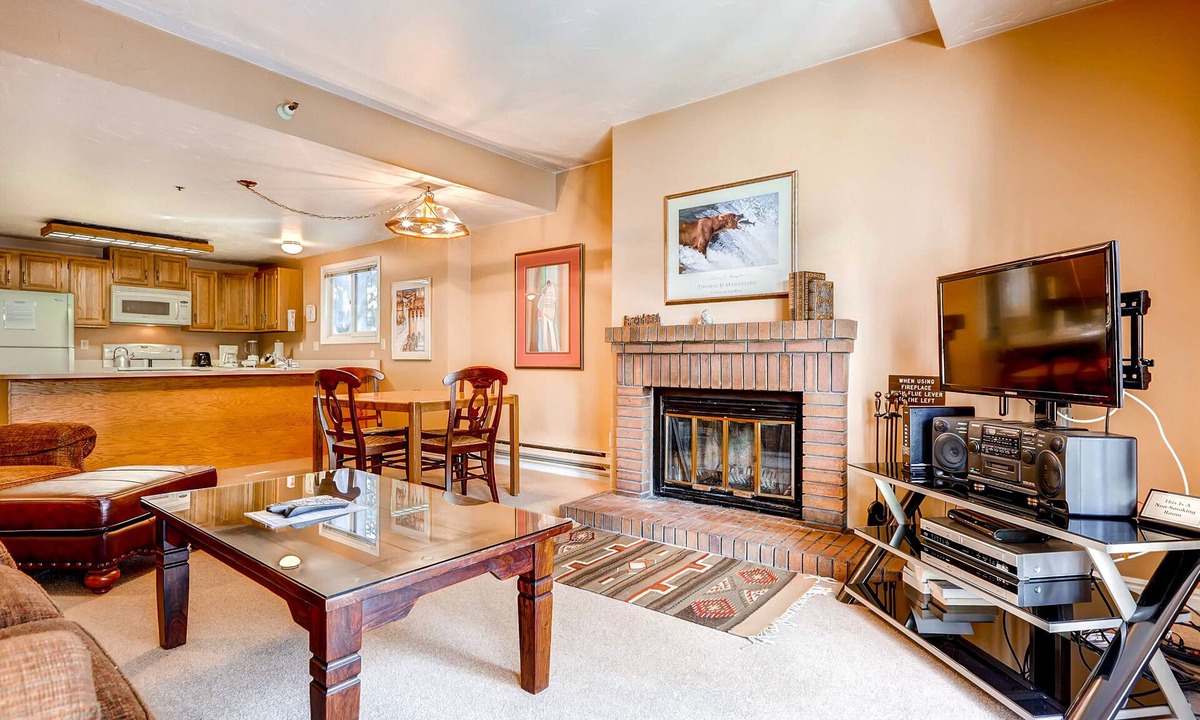 North Park City Condo | Centrally-located Park City condo w/a shared pool, hot tub, & firepit