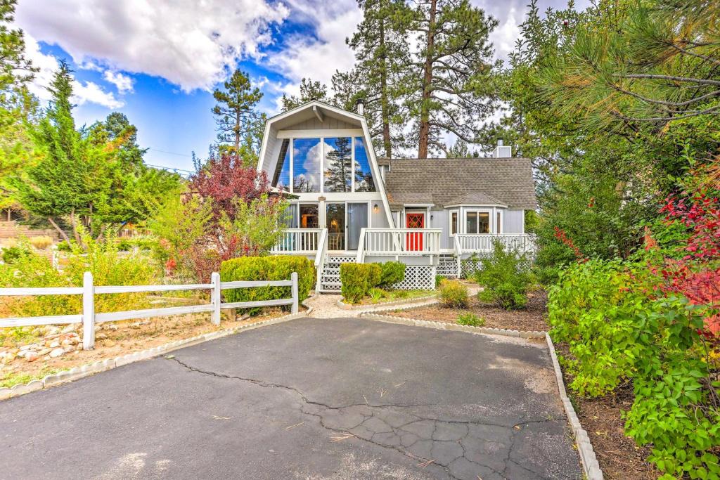 Whispering Forest House | Château Forêt in Big Bear with Hiking Trail Access