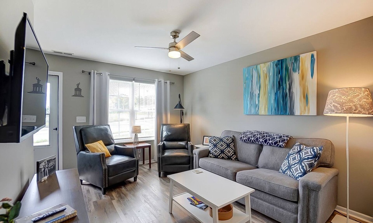 Hamilton House | ChampionHill - Pick & Roll into Spooky Nook 2BD Townhome with Off Street Parking