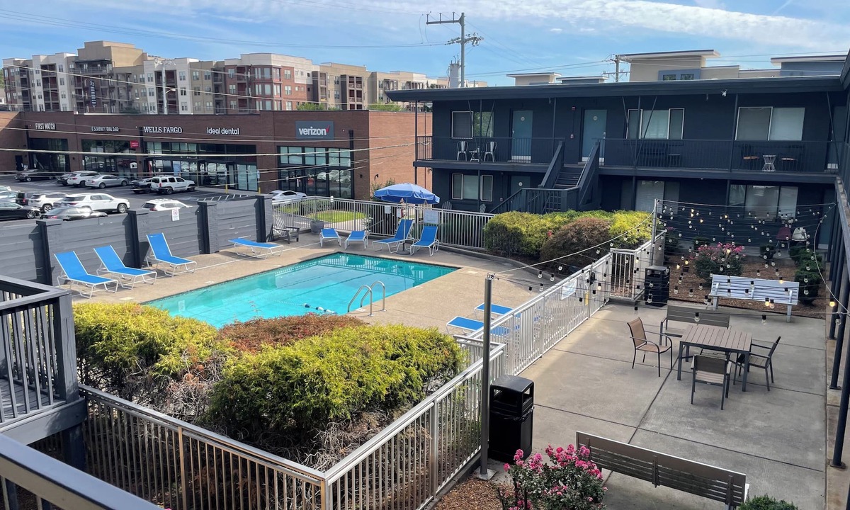 Woodland in Waverly Apartment | Charming 12 South Studio w Pool, Near Melrose, Downtown+Univ. 2 mi, Free Parking