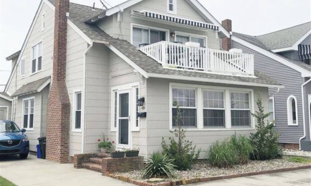 Margate City House | Charming 2-bedroom bungalow in beautiful Margate just blocks from the beach!