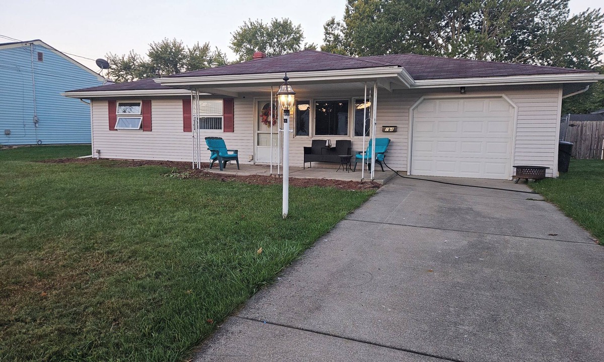 Austintown House | Charming 3-bedroom house in Austintown. Great location. Clean &freshly painted.