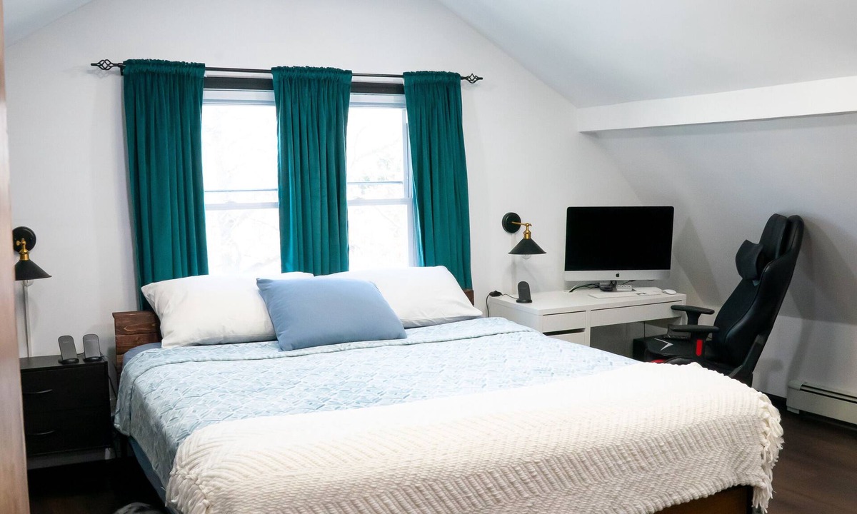 West Hempstead House | Charming 3BR Retreat WiFi, AC & Serenity in West Hempstead