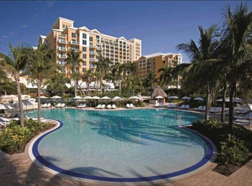 Key Biscayne House | Charming 5 Star Condo Unit Situated at Ritz Carlton-Key Biscayne
