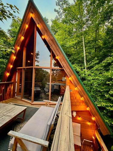 Chalet Village House | Charming A-Frame Cabin w Hot Tub & Mountain Views