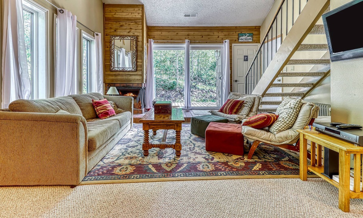 Brian Head Condo | Charming, cabin-like setting with great mountain views and ski access!