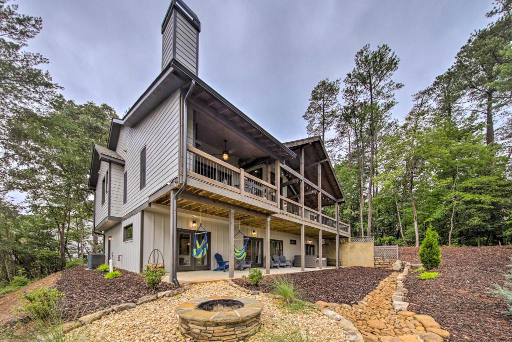 Ellijay House | Charming Ellijay Escape Hot Tub and Game Room
