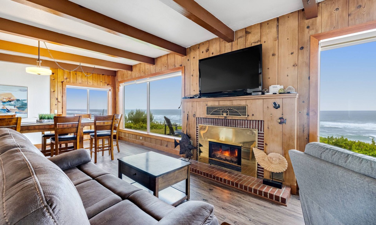 Gleneden Beach House | Charming Oceanfront House with Gorgeous Water Views & Beach Access