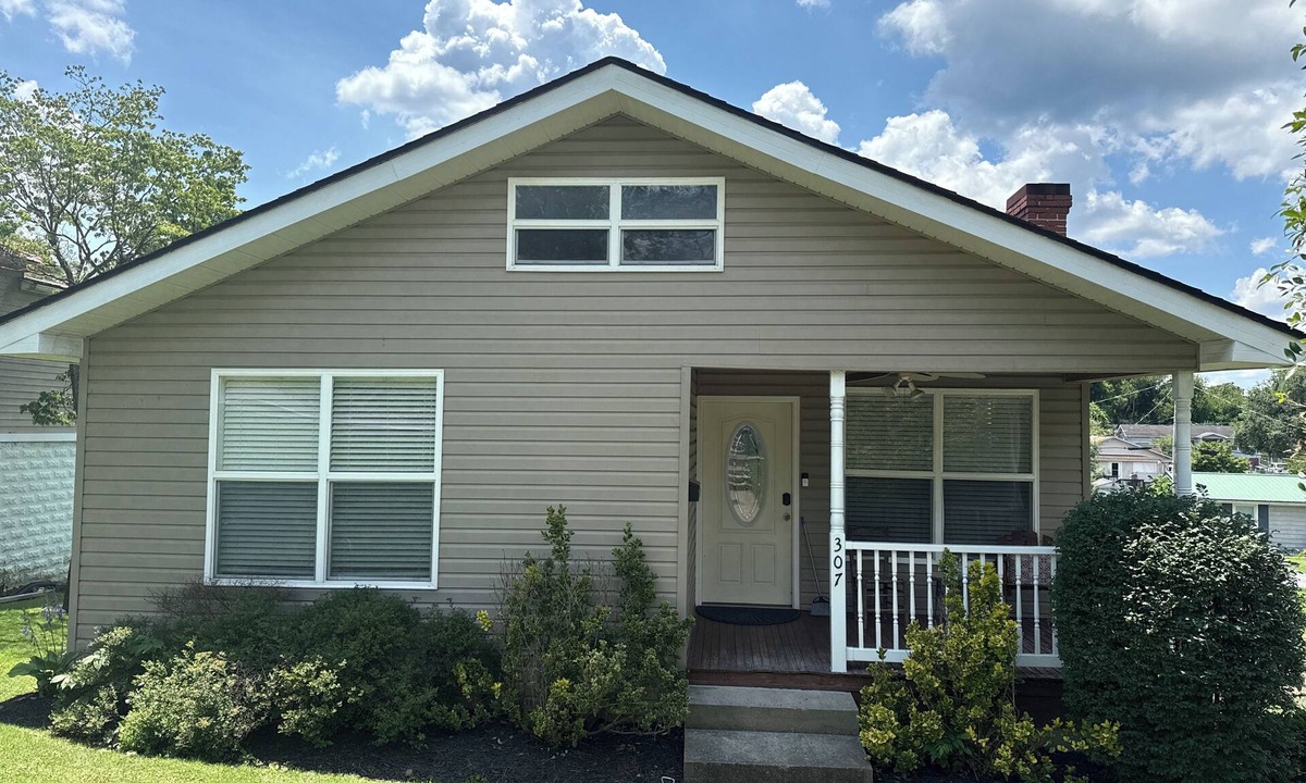 Summerlee House | Charming on Chestnut - 8.1 miles from the New River Gorge National Park