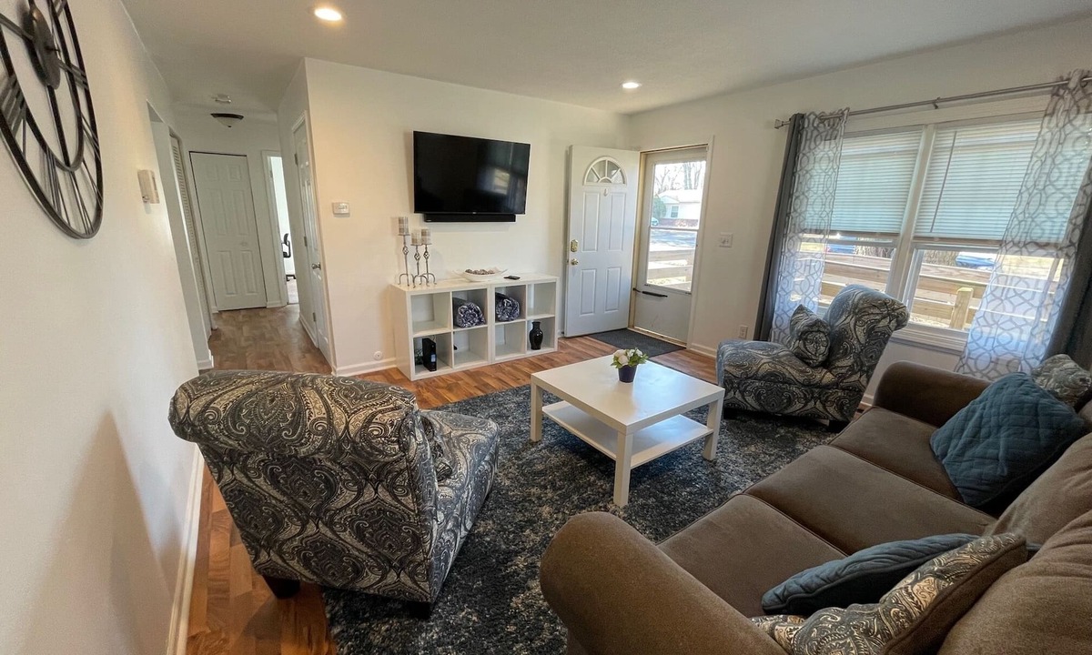 Bedford House | Charming Ranch in Quiet Neighborhood