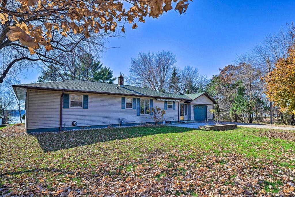 Wausau House | Charming Wausau Cottage On-Site Lake Access!