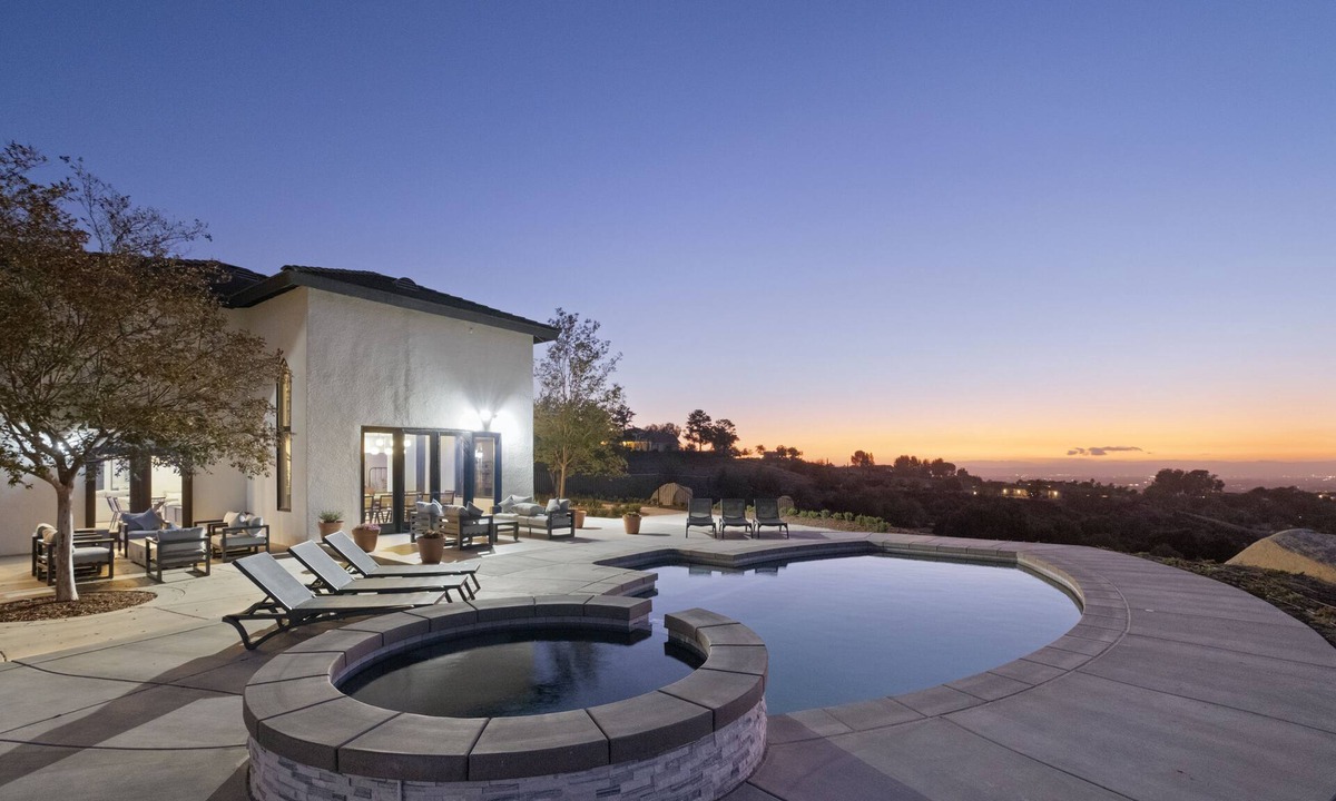 Temecula House | 🌟Chateau Evie James - High End Luxury Home w/Pool, Hot Tub, Game Room! WEEKDAY SPECIALS🌟