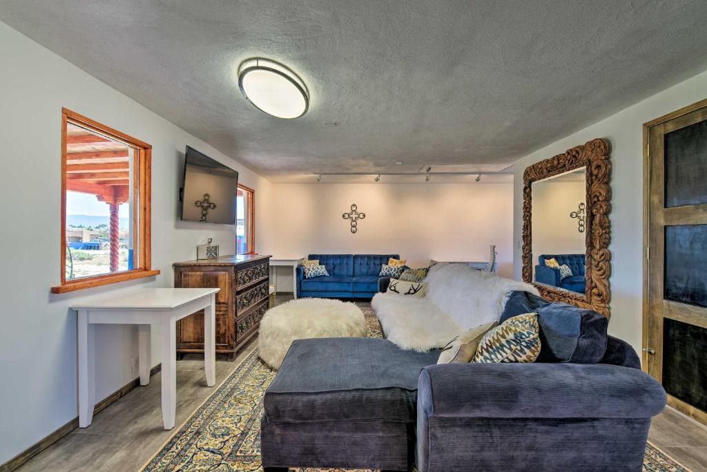 El Prado Apartment | Chic Studio with Grill - 25 Mins to Taos Ski Valley!