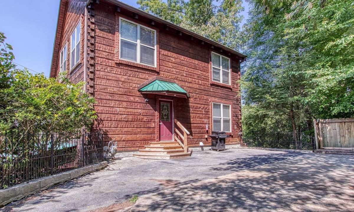 Pigeon Forge Cabin | Cinema Falls - Great Location! - Convenient to Everything!