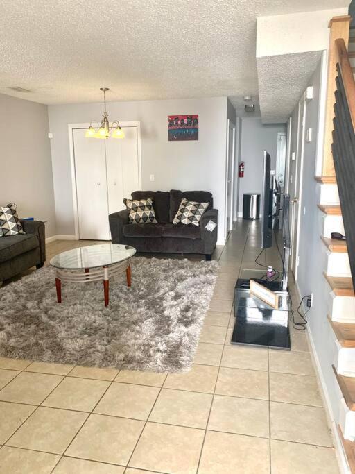 Downtown Nashville Apartment | Classic 2-Bedroom Condo w/Free Parking