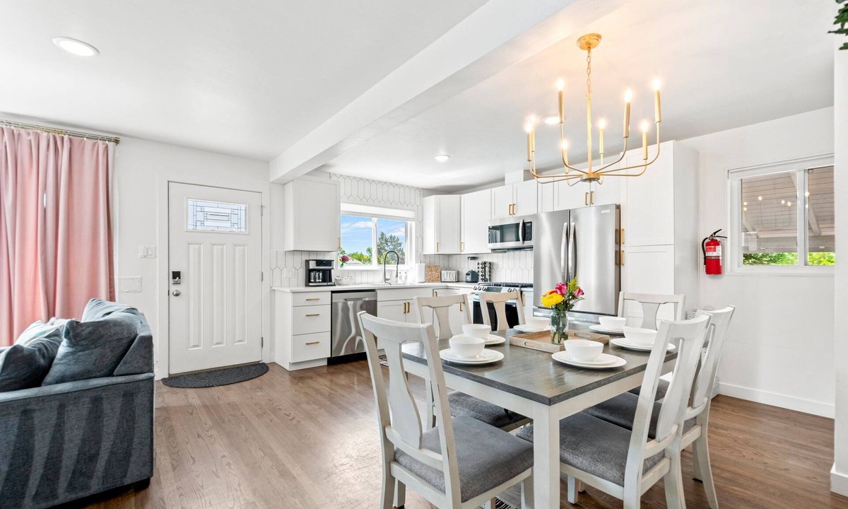 Northglenn House | Close to DTC & Mtns/Historic Updated/WiFi/AC/Pet Friendly/Family Friendly