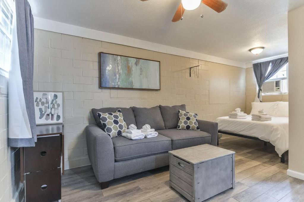 San Jacinto Apartment | Coastal Cottage 6, Across Street from Beach
