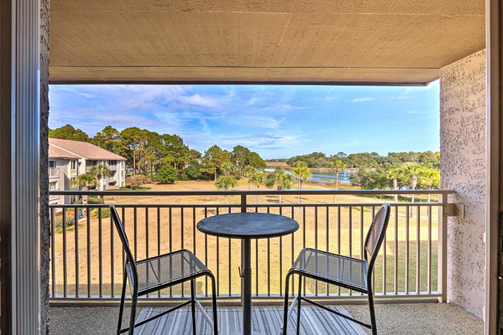 South Beach Apartment | Coastal Sea Pines Escape Walk to Beach!