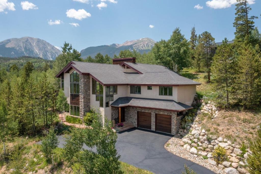 Three Peaks House | CoCo Chalet