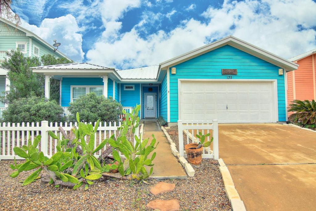 Port Aransas House | Coconut Charlie's 135MR Home