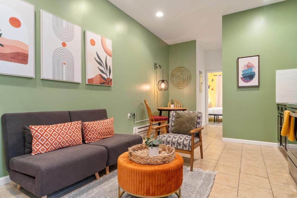 North Philadelphia West Apartment | COME HOME TO GROCERIES! ENTIRE APT, NEAR CNTR CiTY