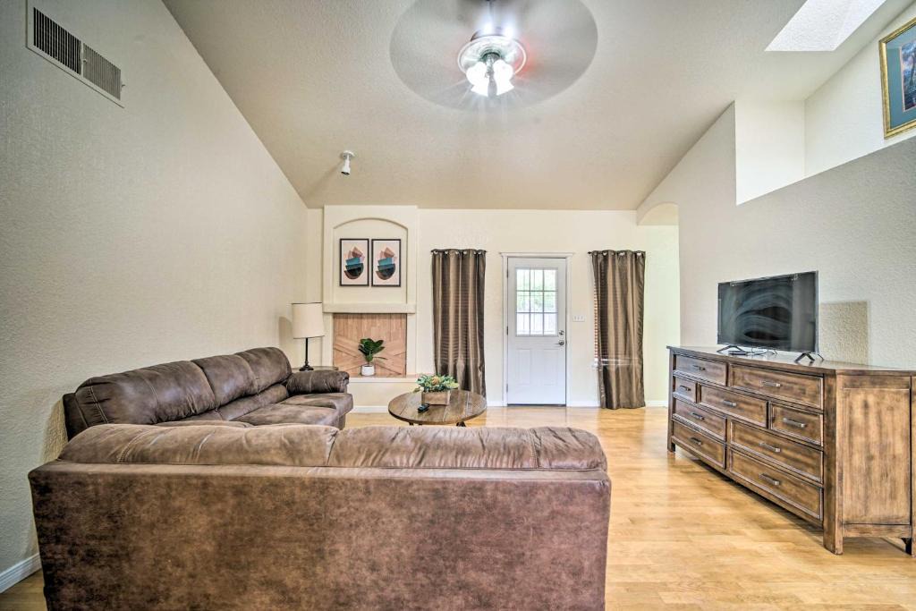 Las Cruces House | Convenient Las Cruces Home with Patio and Grill!