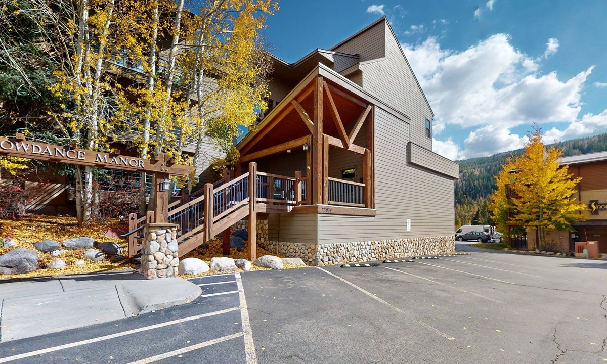 Mountain House Condo | Conveniently Located Condo with Shared Pool, Hot Tub - Walk to Slopes