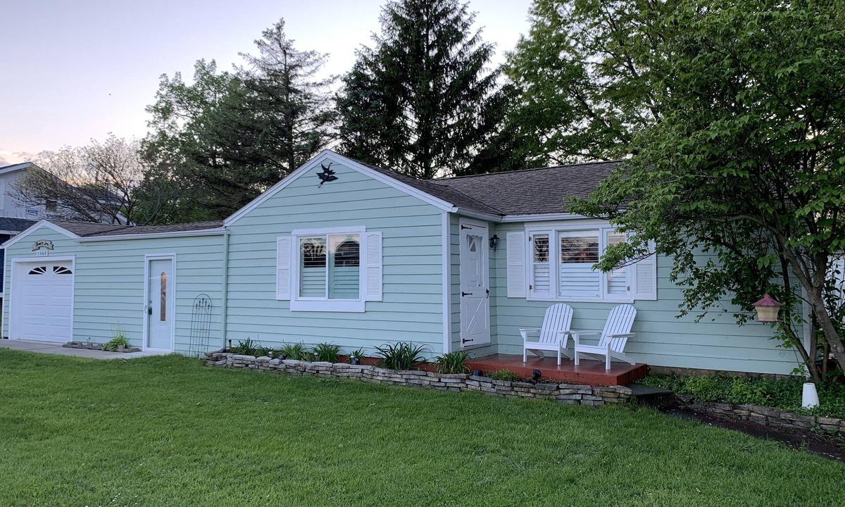 Buckeye Lake Cottage | Cottage in resort style area, across from Buckeye Lake bars/restaurants!