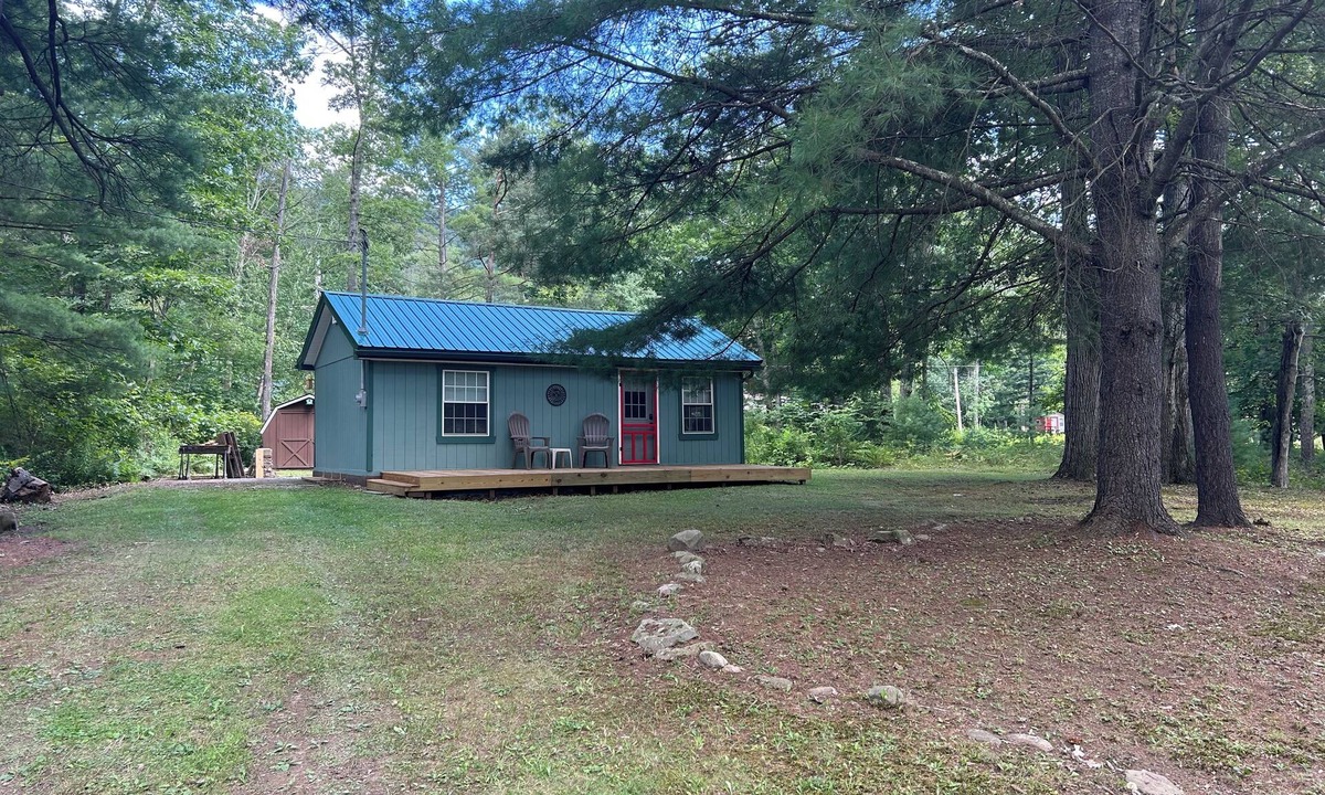 Gaines Cabin | Country cabin for two near Pine Creek within minutes to area attractions!