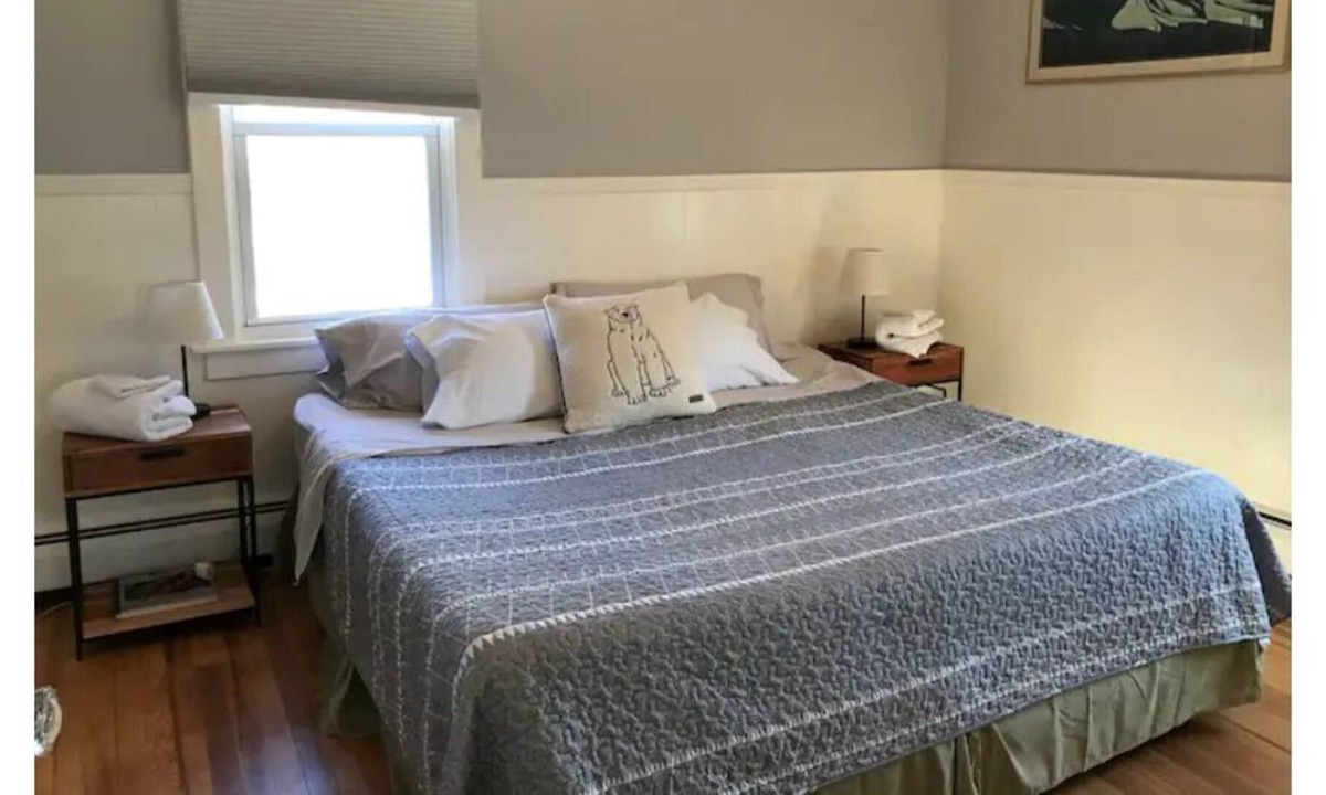 Moylan Apartment | Couples getaway w/ KING bed 5 min to Main St Media