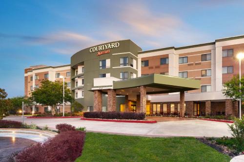 Courtyard | Nassau Bay