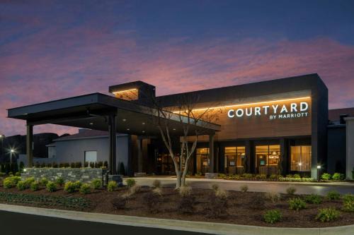 Courtyard | Memphis