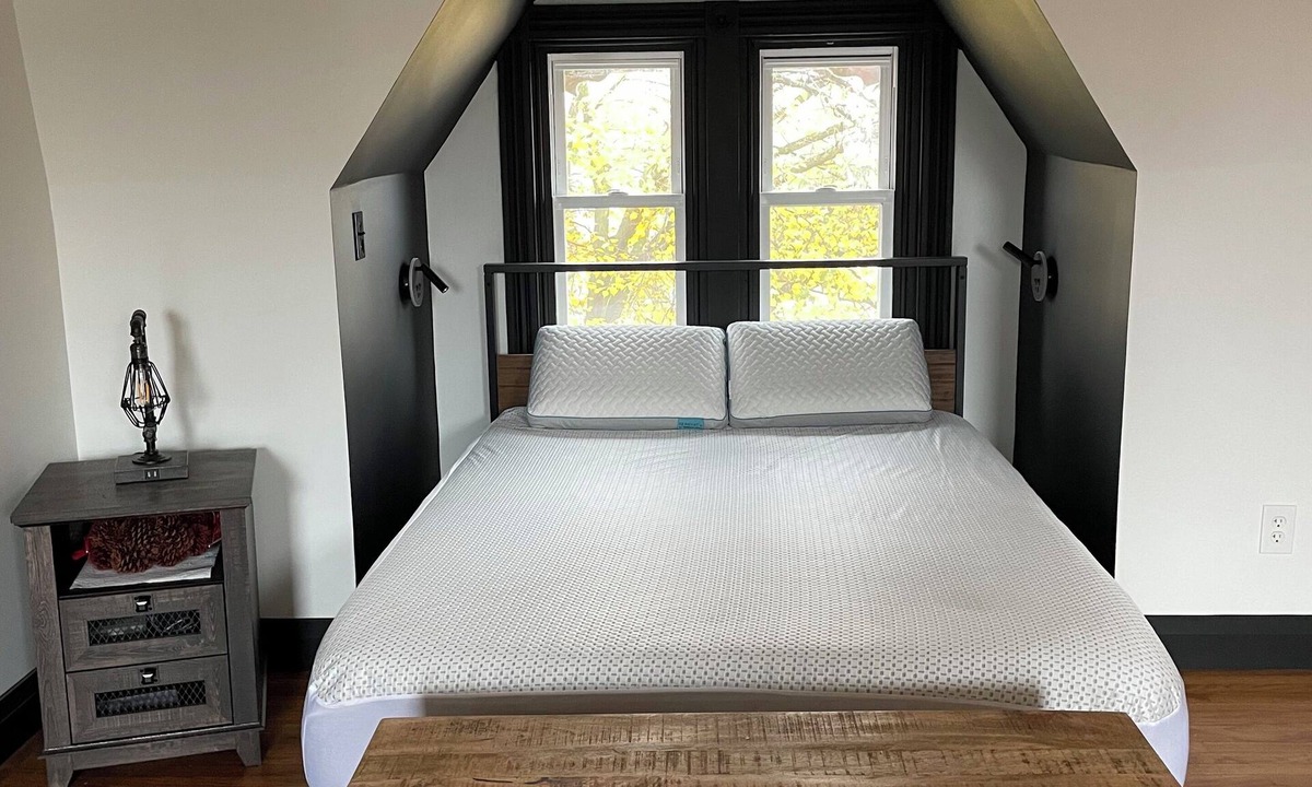 Reading Apartment | Cozy 1-studio apartment, industrial modern in charming Reading with WiFi, AC