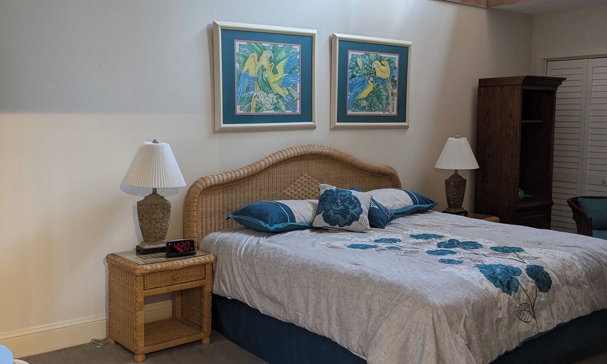 St. Simons Island Condo | Cozy 2-bedroom condo with sunroom on a beautiful golf course St. Simons Island.n