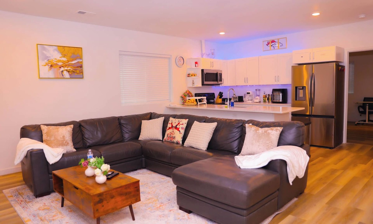 Aurora House | Cozy 3-Bedroom Home, 3 Min to Aurora’s Gaylord, 10 Min to Denver Airport!