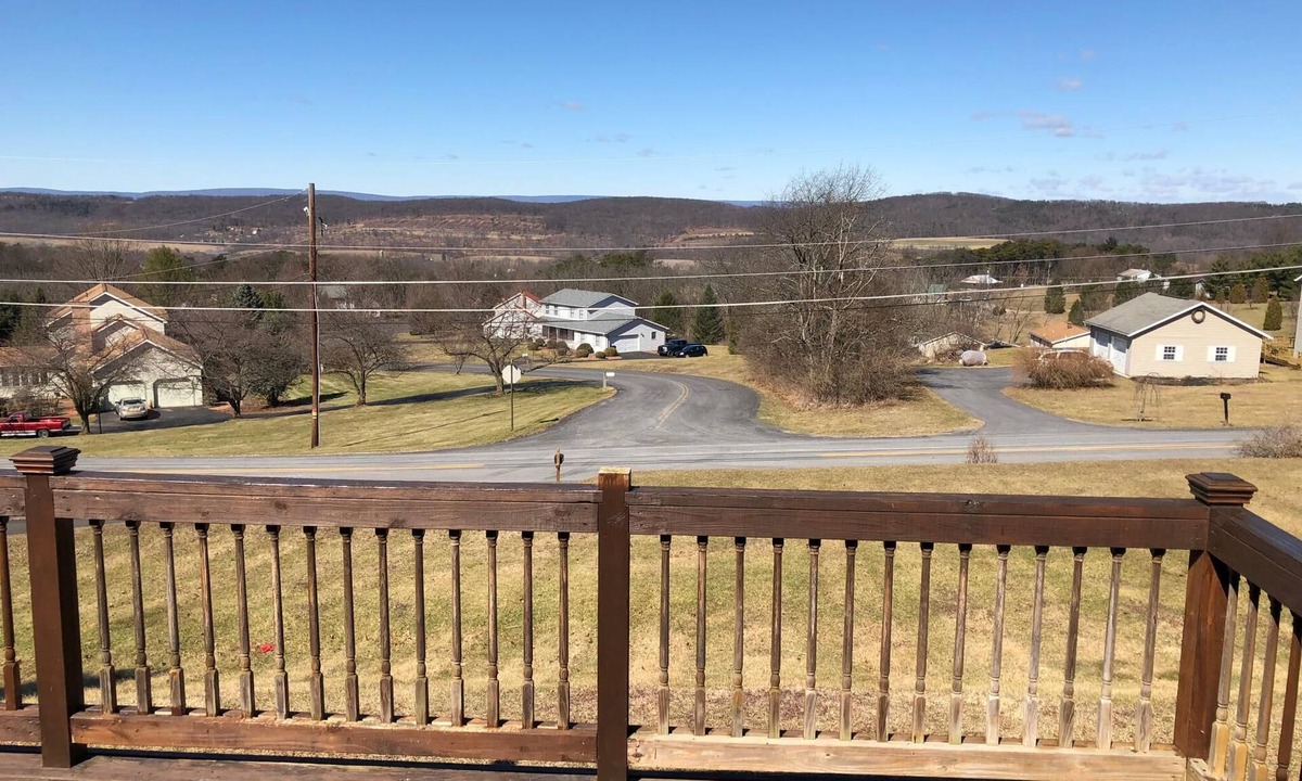 Potts Grove House | Cozy and quiet, but close to all the good stuff. Amazing mountain view.