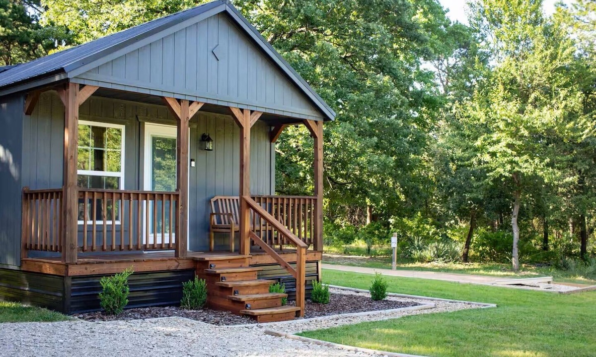 Tyler Cabin | Cozy cabin for 6, outdoor games, close to Tyler State Park on 11 secluded acres