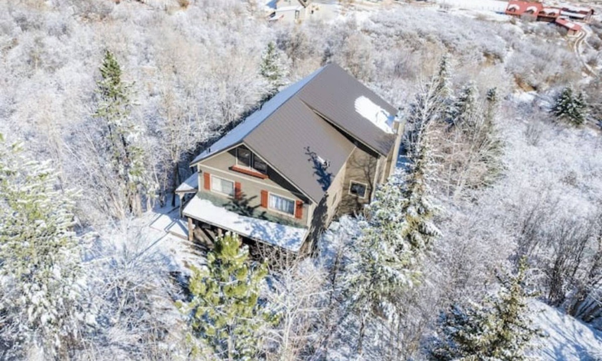 Midway Cabin | Cozy Cabin for the Whole Family!