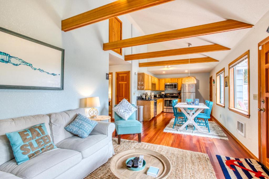 Tolovana Park House | Cozy Cannon Beach Cottage by the Sea