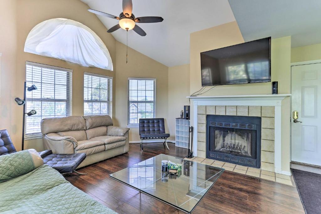 Englewood Apartment | Cozy Centennial Condo about 15 Mi to Downtown Denver!