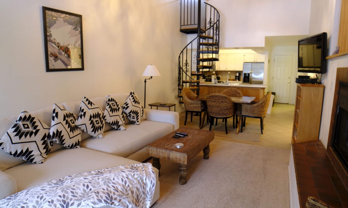 Angel Fire Condo | Cozy Condo located two blocks from the Slopes!